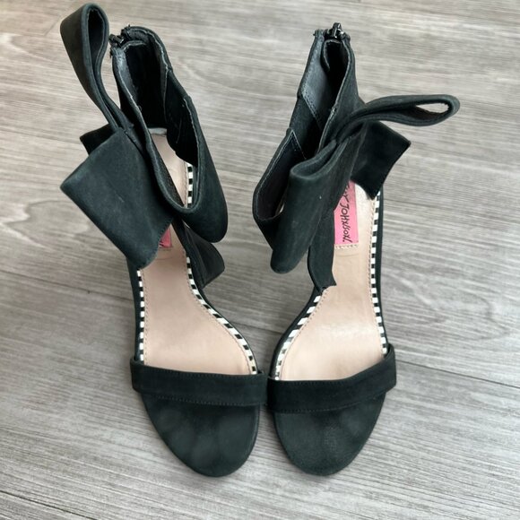 Betsey Johnson Friskyy Side Bow High Strappy Heels Sandals Size W7 - Picture 3 of 6